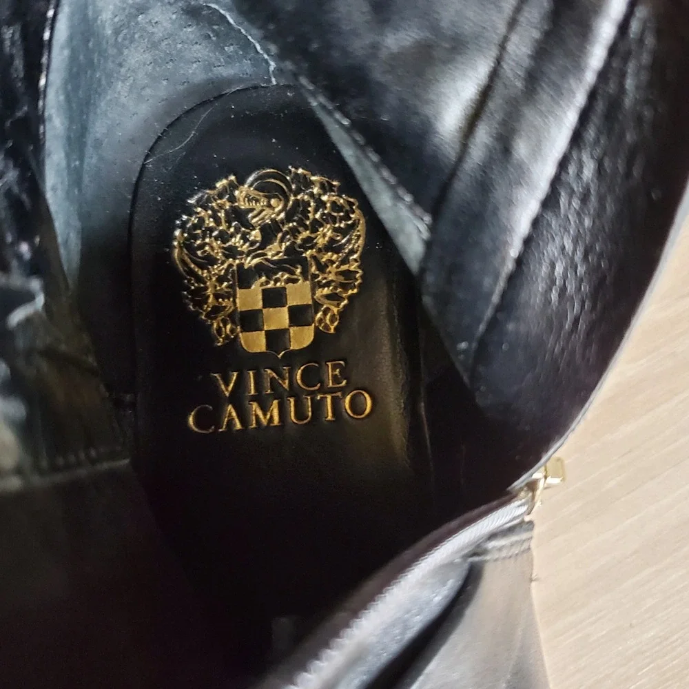Vince Camuto material leather